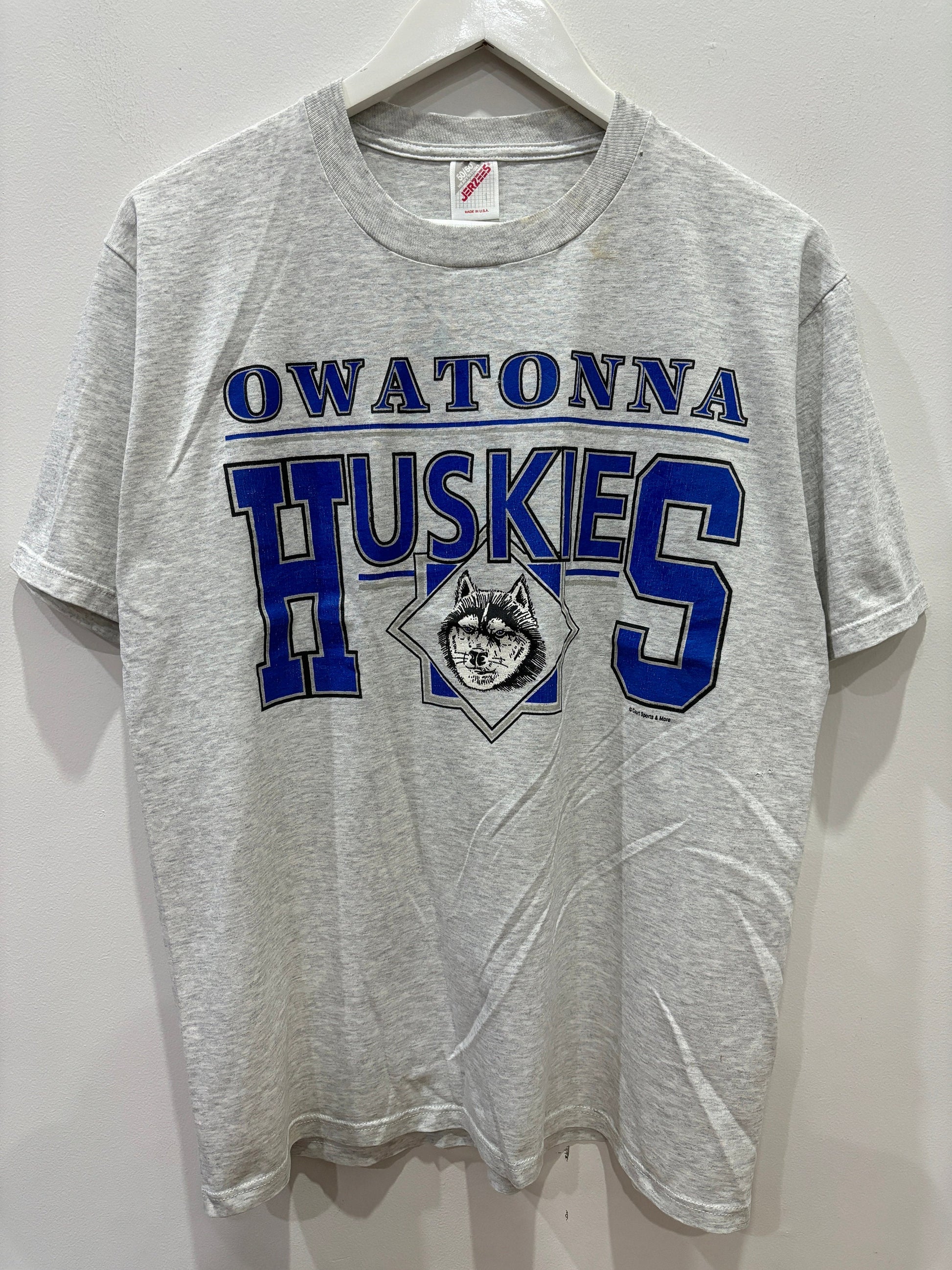 VTG Owatonna Huskies tshirt size L Graphic Tee – Easygoing Wear · Perfect For Daily Wear